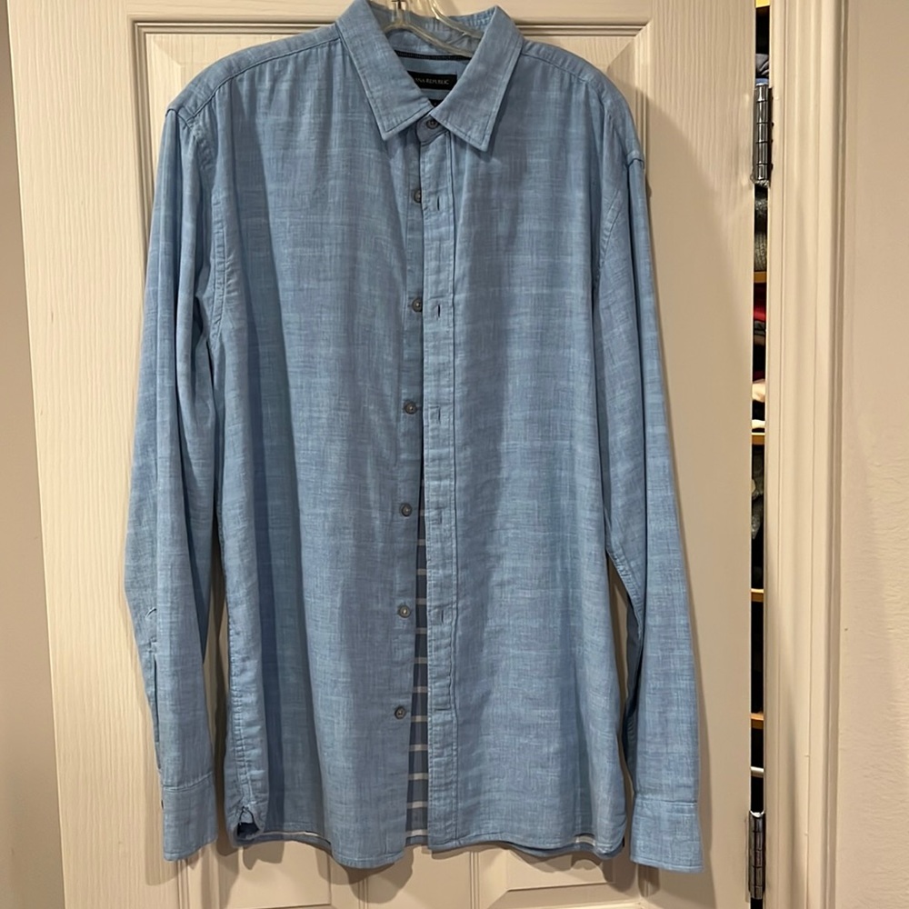 Wonderful chambray colored shirt with contrasting stripe inside.